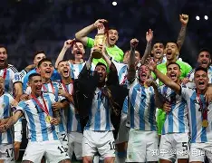 包含圣安东尼奥马刺迎国王杯关键赛;加时末段队长鼓劲;赛场秩序良好;心理建设被强调的词条 包含圣安东尼奥马刺迎国王杯关键赛;加时末段队长鼓劲;赛场秩序良好;心理建设被强调的词条