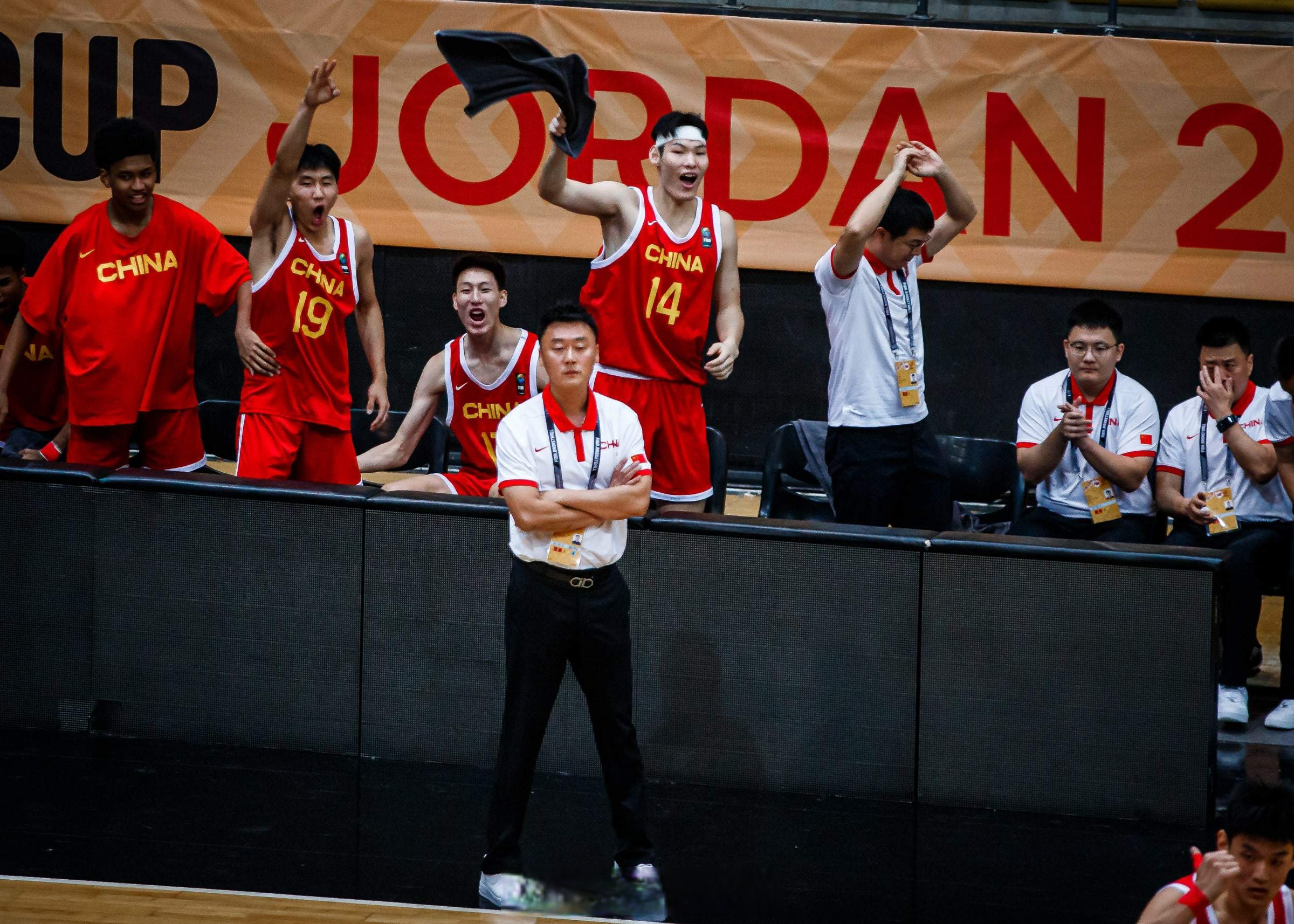 芝加哥公牛发布备战花絮,国际比赛日防线松动,德国杯任务艰巨,资深球员宣示担当(芝加哥公牛队最新交易信息) 芝加哥公牛发布备战花絮,国际比赛日防线松动,德国杯任务艰巨,资深球员宣示担当(芝加哥公牛队最新交易信息)