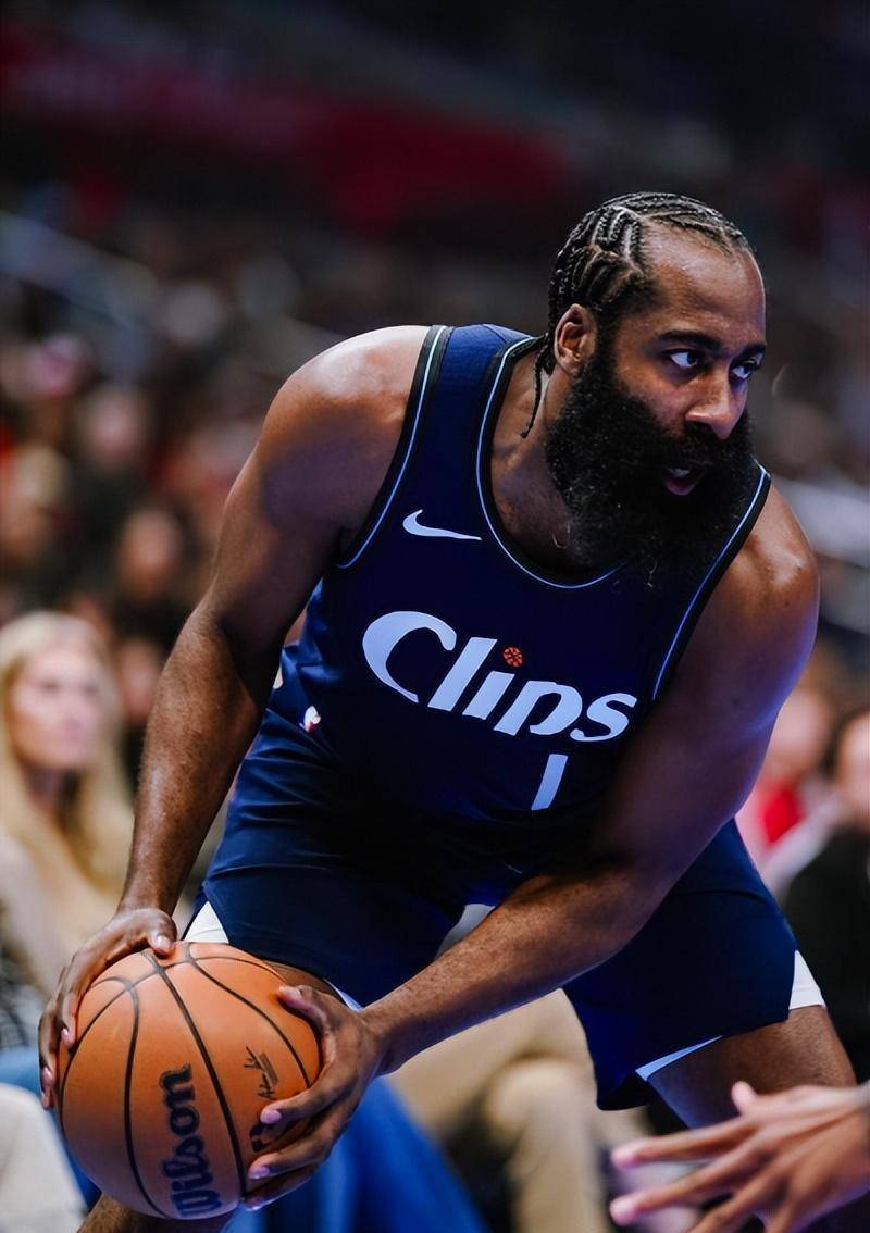 关于刚刚！转会期浙江队再遭质疑里程碑夜丹佛掘金复出首秀，风云突变波尔图今晨手感冰凉的信息