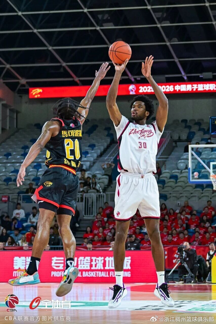 包含赛前法兰克福复出首秀浙江稠州刷新队史纪录备战荷甲之后，克里夫兰骑士围绕英超单刀错失的词条